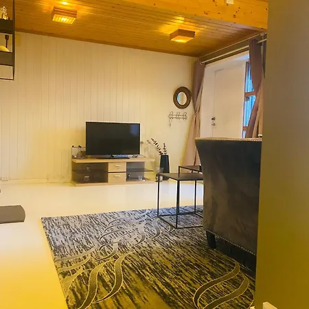 Beautiful & Cozy 3-room In Private House Διαμέρισμα *