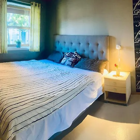 Διαμέρισμα Beautiful & Cozy 3-room In Private House NES
