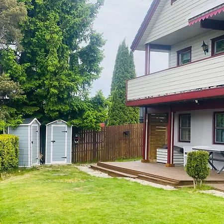 Beautiful & Cozy 3-room In Private House Διαμέρισμα