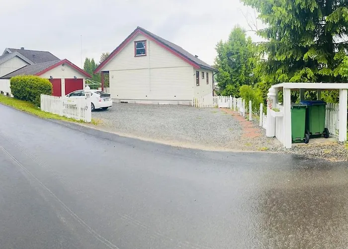 Beautiful And Cozy 3-room House For Rent Apartmán NES